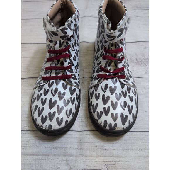 6 Little Penguin Black Heart Boots - Picture 2 of 8